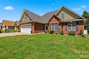 1719 30th Ave Ct NE, Hickory, NC 28601 - Photo 1