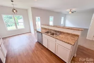 8815 1st Run Ct, Charlotte, NC 28215 - Photo 7