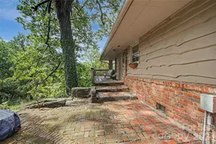 70 Dogwood Dr, Hendersonville, NC 28791 - Photo 3