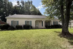 6625 Woodfield Dr, Charlotte, NC 28215 - Photo 1