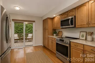 121 Deerlake Dr, Asheville, NC 28803 - Photo 9