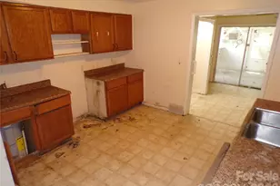 2131 Somerset Dr, Hendersonville, NC 28791 - Photo 17