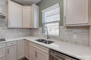 16023 Roscoe Ln, Charlotte, NC 28204 - Photo 3