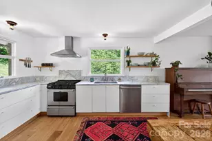 301 Stratford Rd, Asheville, NC 28804 - Photo 11