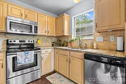 9005 Little Hampton Place, Charlotte, NC 28215 - Photo 11