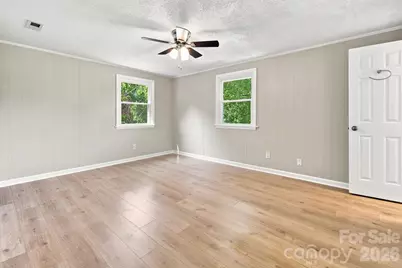 1021 S Caldwell Avenue, Newton, NC 28658 - Photo 17