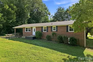 1021 S Caldwell Ave, Newton, NC 28658 - Photo 1
