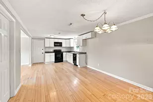 1021 S Caldwell Ave, Newton, NC 28658 - Photo 5
