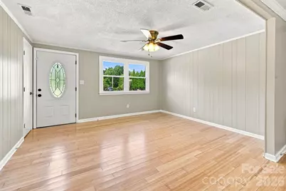 1021 S Caldwell Avenue, Newton, NC 28658 - Photo 9