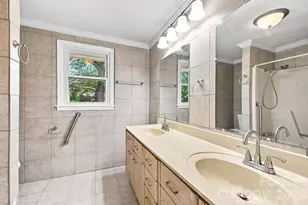 1021 S Caldwell Ave, Newton, NC 28658 - Photo 23