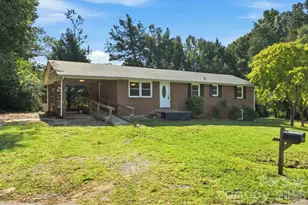 1021 S Caldwell Ave, Newton, NC 28658 - Photo 39