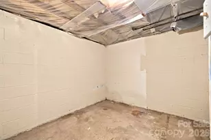 1021 S Caldwell Ave, Newton, NC 28658 - Photo 29