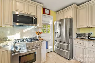 2 Bevlyn Dr, Asheville, NC 28803 - Photo 13