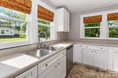 401 N Oakland Avenue, Statesville, NC 28677 - Photo 13