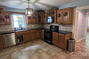 8979 Twin Lake Dr, Kernersville, NC 27284 - Photo 7
