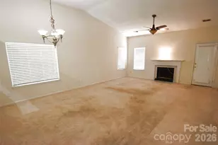 730 Oakbluff Cir, Charlotte, NC 28216 - Photo 3
