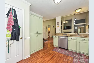7813 Bridle Court, Charlotte, NC 28216 - Photo 5