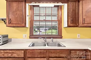 1714 Lazenby St, Newton, NC 28658 - Photo 13