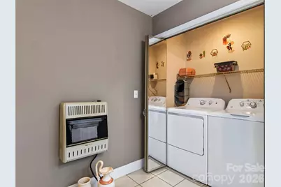 110 E Price Street, Hendersonville, NC 28739 - Photo 25