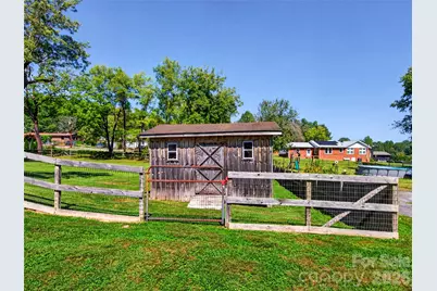 110 E Price Street, Hendersonville, NC 28739 - Photo 37