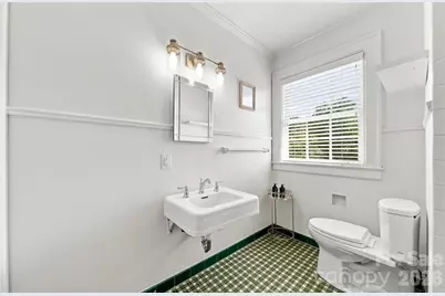 525 2nd Avenue NW, Hickory, NC 28601 - Photo 31