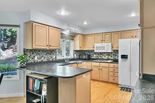 25 Weston Heights Dr, Asheville, NC 28803 - Photo 13