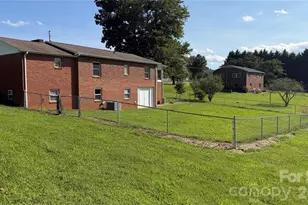 2372 Jamestown Rd, Morganton, NC 28655 - Photo 15