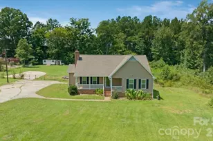 2827 E Pinewood Rd, Chester, SC 29706 - Photo 1