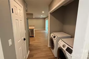 7725 Batavia Ln, Charlotte, NC 28213 - Photo 9