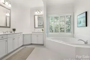 221 Crownsgate Ct, Charlotte, NC 28207 - Photo 21