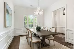 221 Crownsgate Ct, Charlotte, NC 28207 - Photo 5