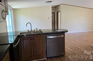 176 Crown Ct, Kings Mountain, NC 28086 - Photo 5