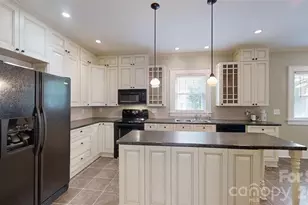 618 S Poplar St, Lincolnton, NC 28092 - Photo 9