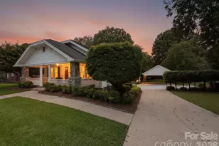 618 S Poplar St, Lincolnton, NC 28092 - Photo 1