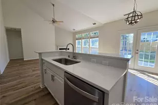 8800 Cavonnier Ln, Charlotte, NC 28216 - Photo 9