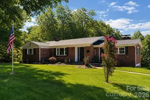 2210 19th Ave SE, Hickory, NC 28602 - Photo 1