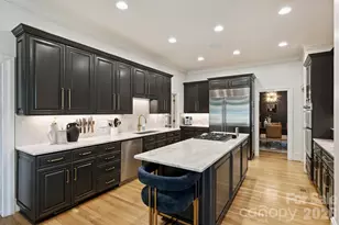 2115 Foxcroft Woods Ln, Charlotte, NC 28211 - Photo 9