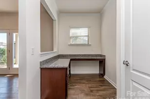 10433 Honeyfur Ct, Charlotte, NC 28278 - Photo 17
