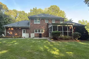 8805 Crosstimbers Dr, Charlotte, NC 28215 - Photo 7