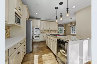 2035 Pinewood Circle, Charlotte, NC 28211 - Photo 9