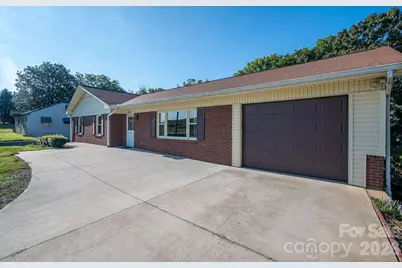 1306 11th Avenue SE, Hickory, NC 28602 - Photo 3