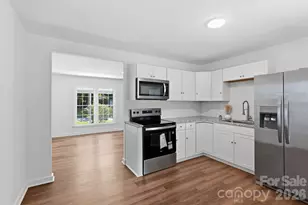 823 Farmcrest Dr, Charlotte, NC 28206 - Photo 13