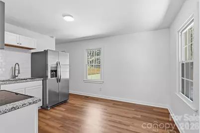 823 Farmcrest Drive, Charlotte, NC 28206 - Photo 11