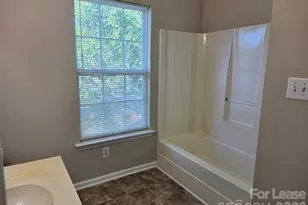 5325 Timbertop Ln, Charlotte, NC 28215 - Photo 19