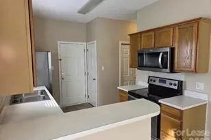 5325 Timbertop Ln, Charlotte, NC 28215 - Photo 5
