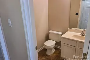 5325 Timbertop Ln, Charlotte, NC 28215 - Photo 9