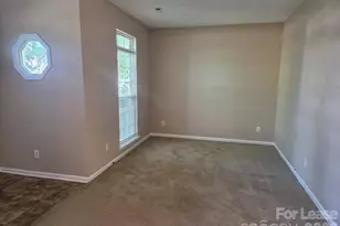 5325 Timbertop Ln, Charlotte, NC 28215 - Photo 7