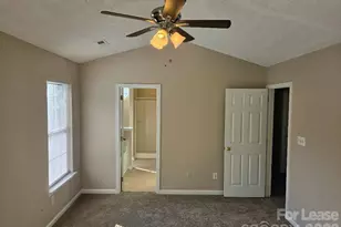 5325 Timbertop Ln, Charlotte, NC 28215 - Photo 13