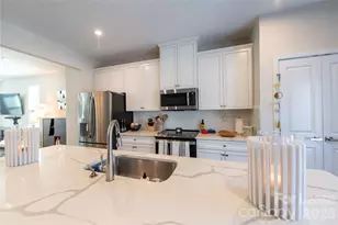 653 Uwharrie River Rd, Charlotte, NC 28211 - Photo 11