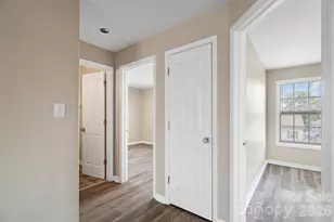 1134 Plaza Walk Dr, Charlotte, NC 28215 - Photo 17